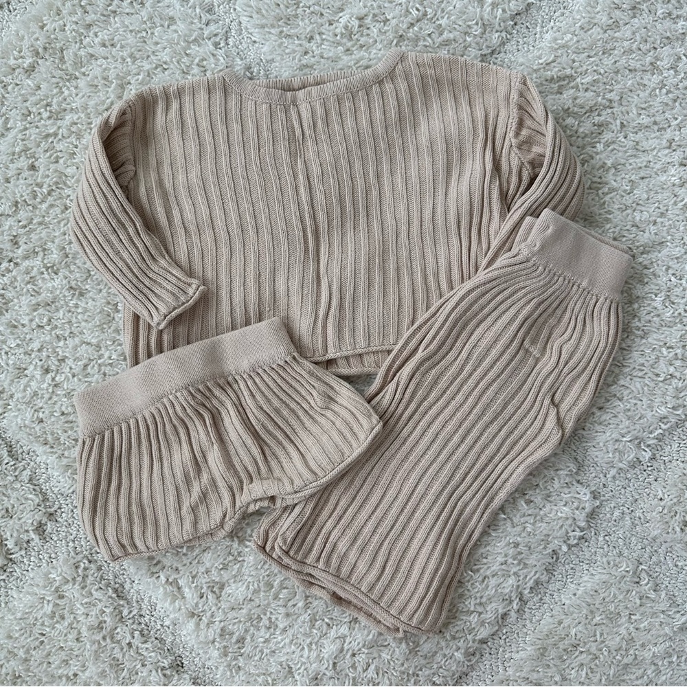 Illoura the Label Knit Set